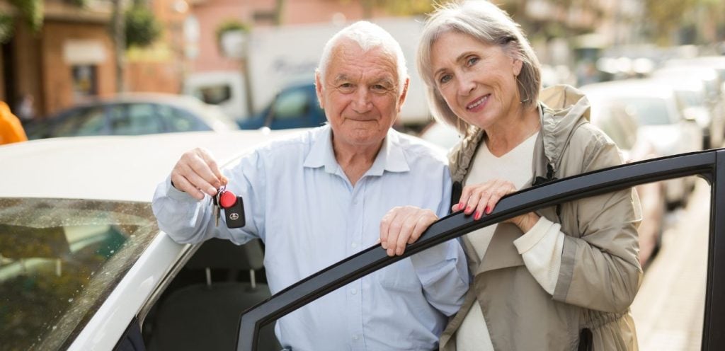 👴 Seniors : pourquoi la voiture sans permis est idéale pour garder votre autonomie